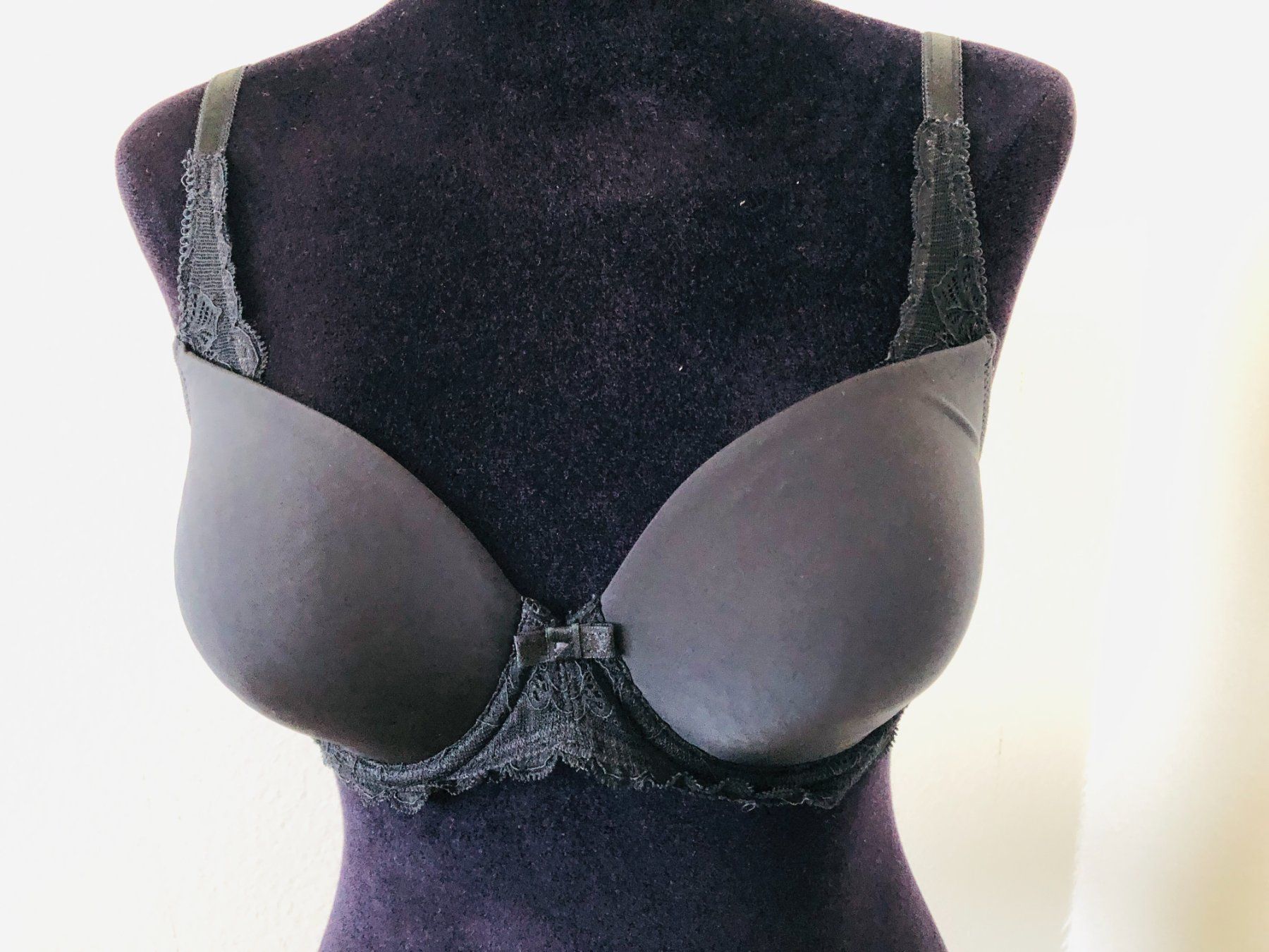 Triumph Altra biancheria intima: Schwarzer BH mit Spitze, Gr. 75C – Usato da Arlesheim venduto da OmnIa55
