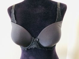 Schwarzer BH mit Spitze, Gr. 75C