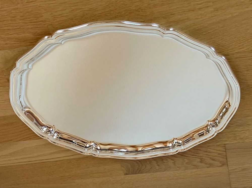 Plateaux: Silbertablett oval im Chippendale-Stil, 20. Jahrhundert – Neuf (Voir description) à Bern par schoenisache 1