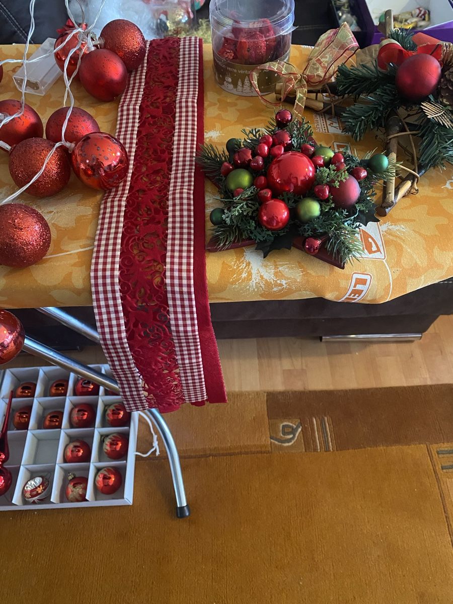 Alle Dekorationen: Weihnachts-set rot mit Schachtel – Gebraucht aus Emmenbrücke von slonecek 2