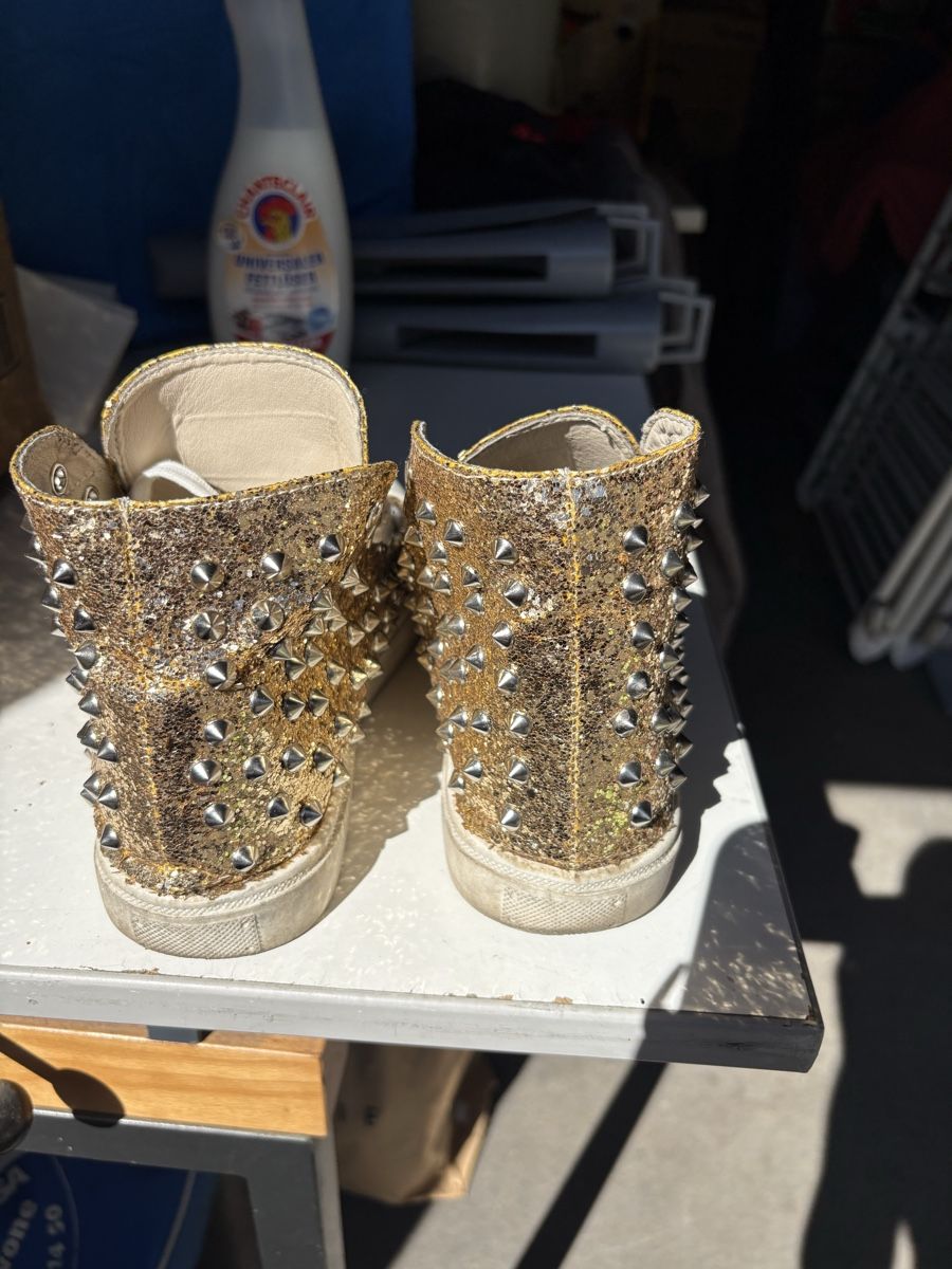 Scarpe da donna: Scarpe alte borchiate oro glitter  – Usato da Giubiasco venduto da mol_f9mf 3
