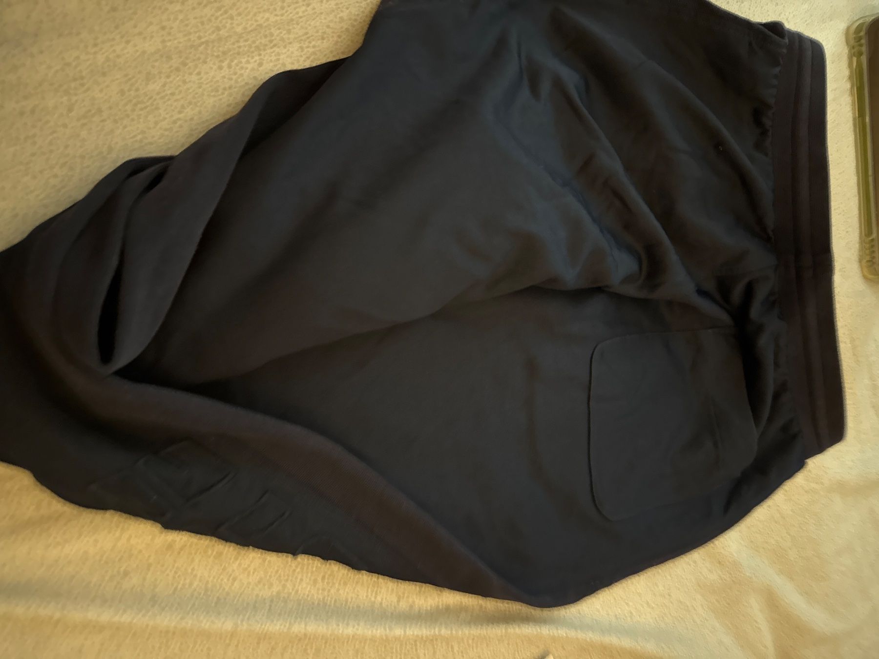 Lacoste Hosen: Lacoste Sporthose dunkelblau Gr. M – Gebraucht aus Oberwil BL von Zenga60 2