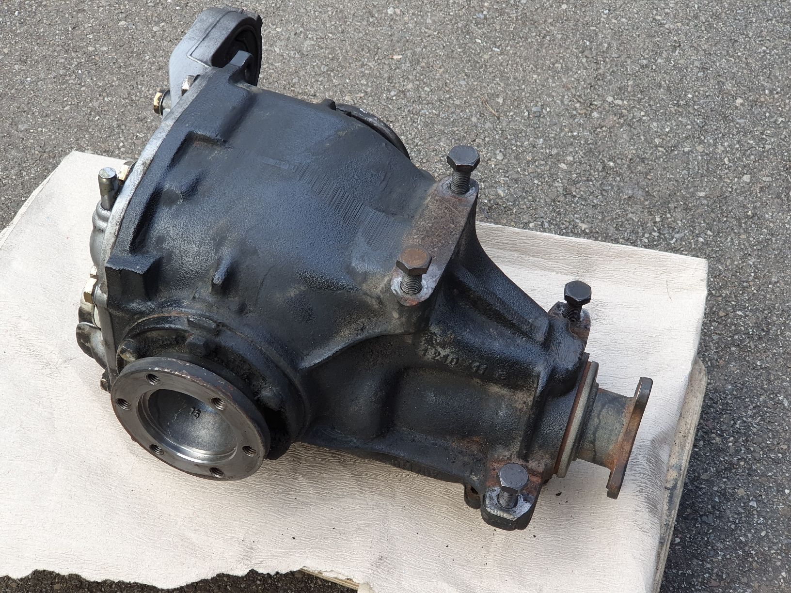 BMW Tutti pezzi di ricambio auto: BMW E30 Differential 3,73 mit 188er ohne Sperre – Usato da Zürich venduto da Jderwisch 2