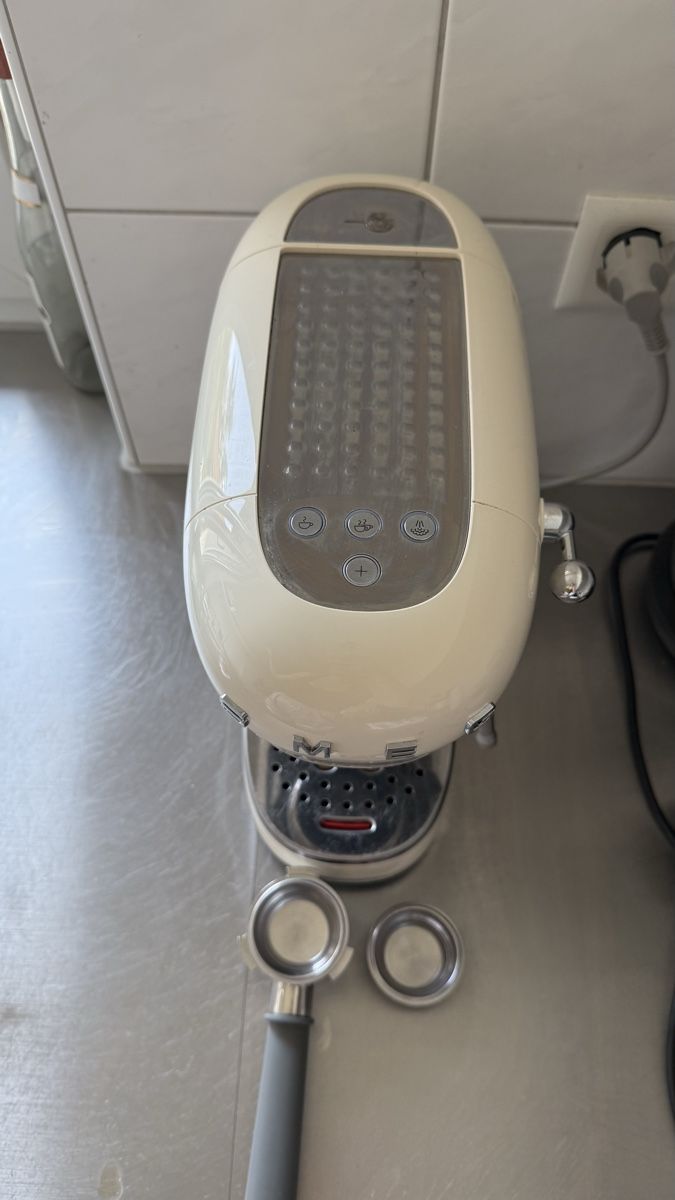 Smeg Macchine per caffè & Macchine per espresso: SMEG Espresso Machine - Cream – Usato da Zürich venduto da ece_nqv9 1