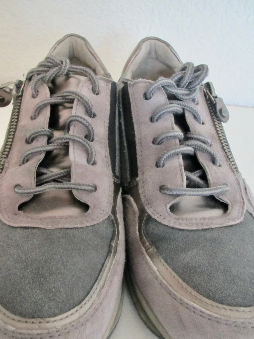 Damenschuhe: SOULIERS DAIM GRIS - BRONZE. 39 . – Gebraucht aus Murten von Selliot 1