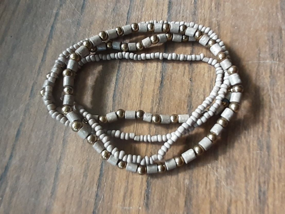 Armbänder & -reifen: Armband 4 Stück Modeschmuck – Gebraucht aus Mörschwil von wunderkiste44 5
