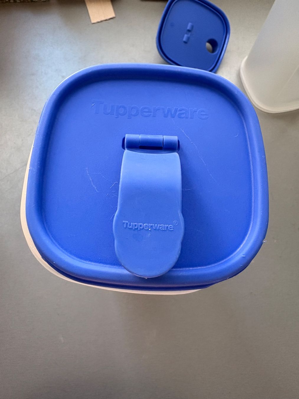 Tupperware Contenitori & Simili: Tupperware Slimkrug 2L – Usato da Emmenbrücke venduto da Pajuma 1