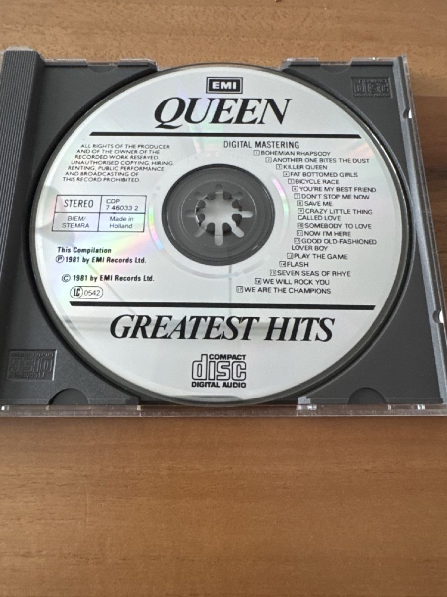 CDs: Queen Greatest Hits CD 1981 – D'occasion à Zürich par Smarties13 2