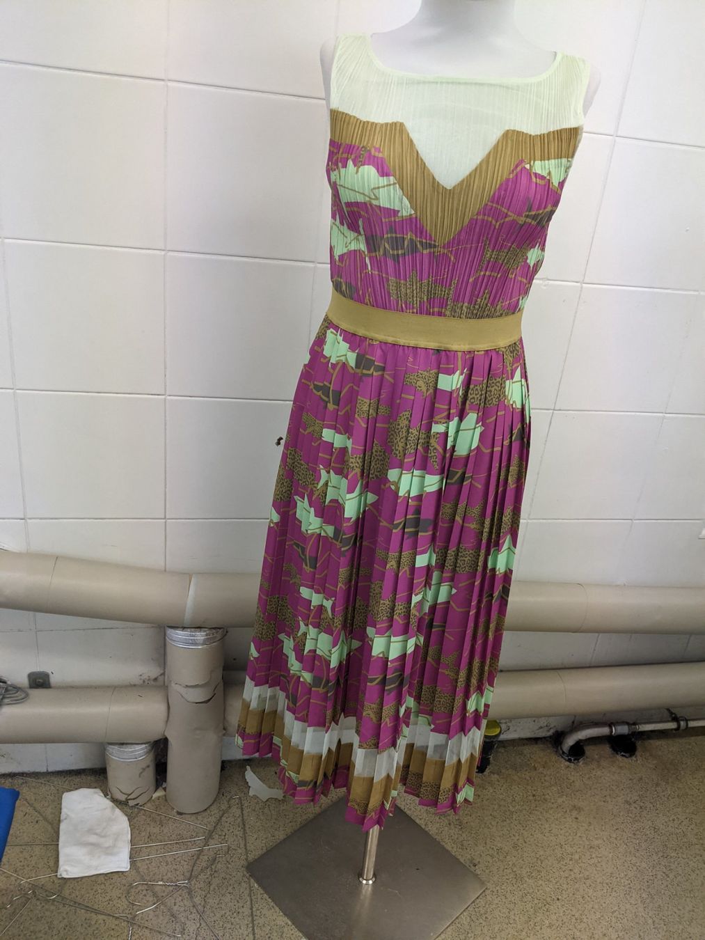 Vestiti: Farbiges Damenkleid Gr 38 / 40 – Nuovo (secondo la descrizione) da Langnau am Albis venduto da Judithsebi