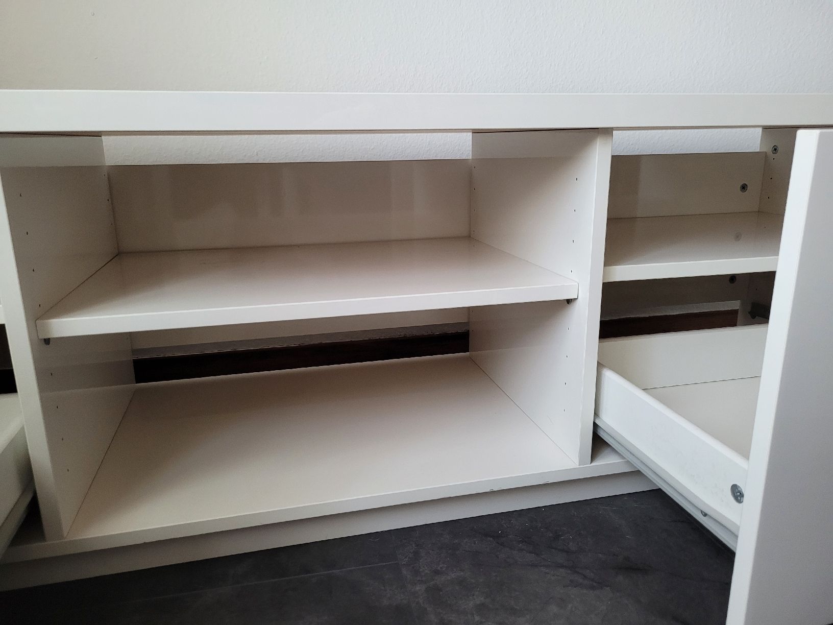 Ikea TV Möbel: Fernsehmöbel mit Schubladen - Abholung bis 14.6. – Gebraucht aus Bülach von wannabeindalight 1