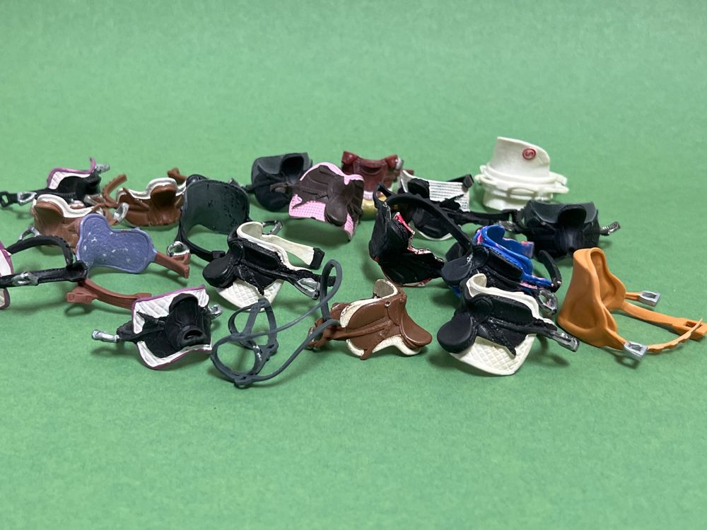  Foto zu Schleich Sattel Zubehör Pferd Pferde 