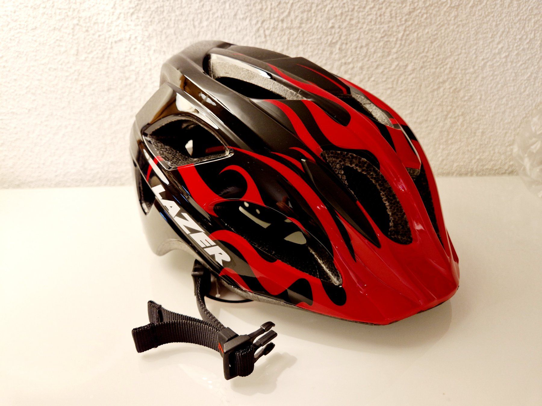 Helme: Velohelm Lazer Nuts Red Flame Helm Kinder / Jugendliche – Neu und originalverpackt aus Braunau von Brand-Store