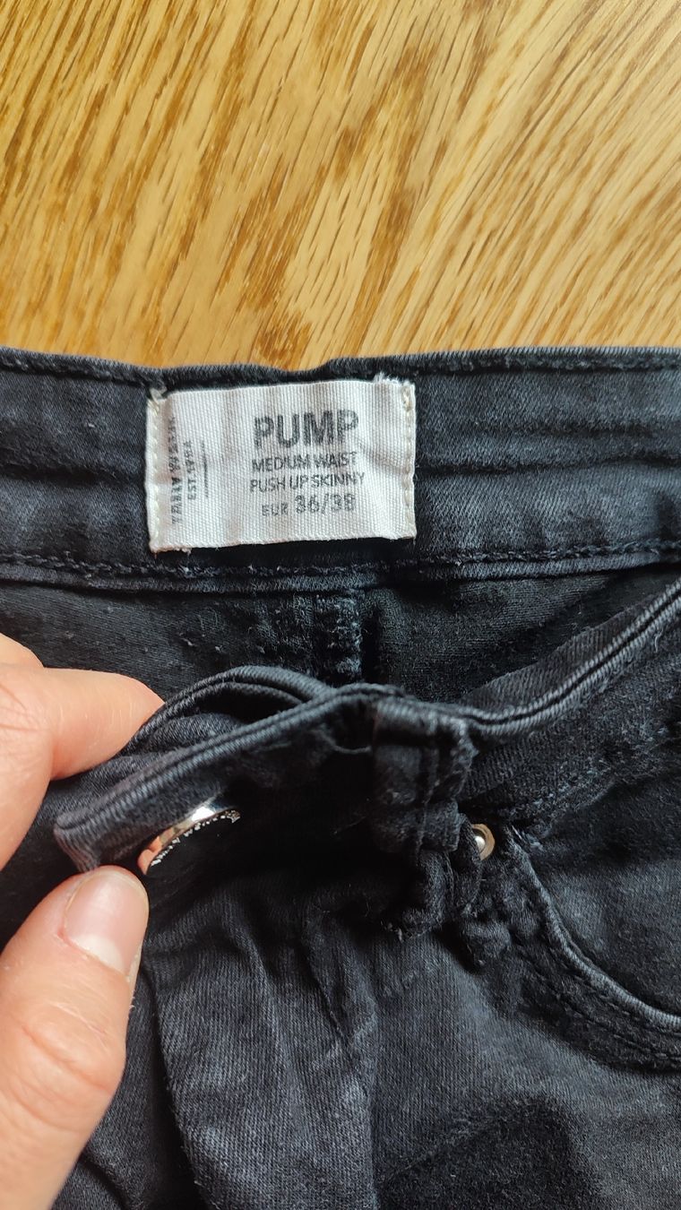Jeans: Schwarze Damen Jeans PUMP, Grösse 36/38, – Usato da Basel venduto da kopfstand 1
