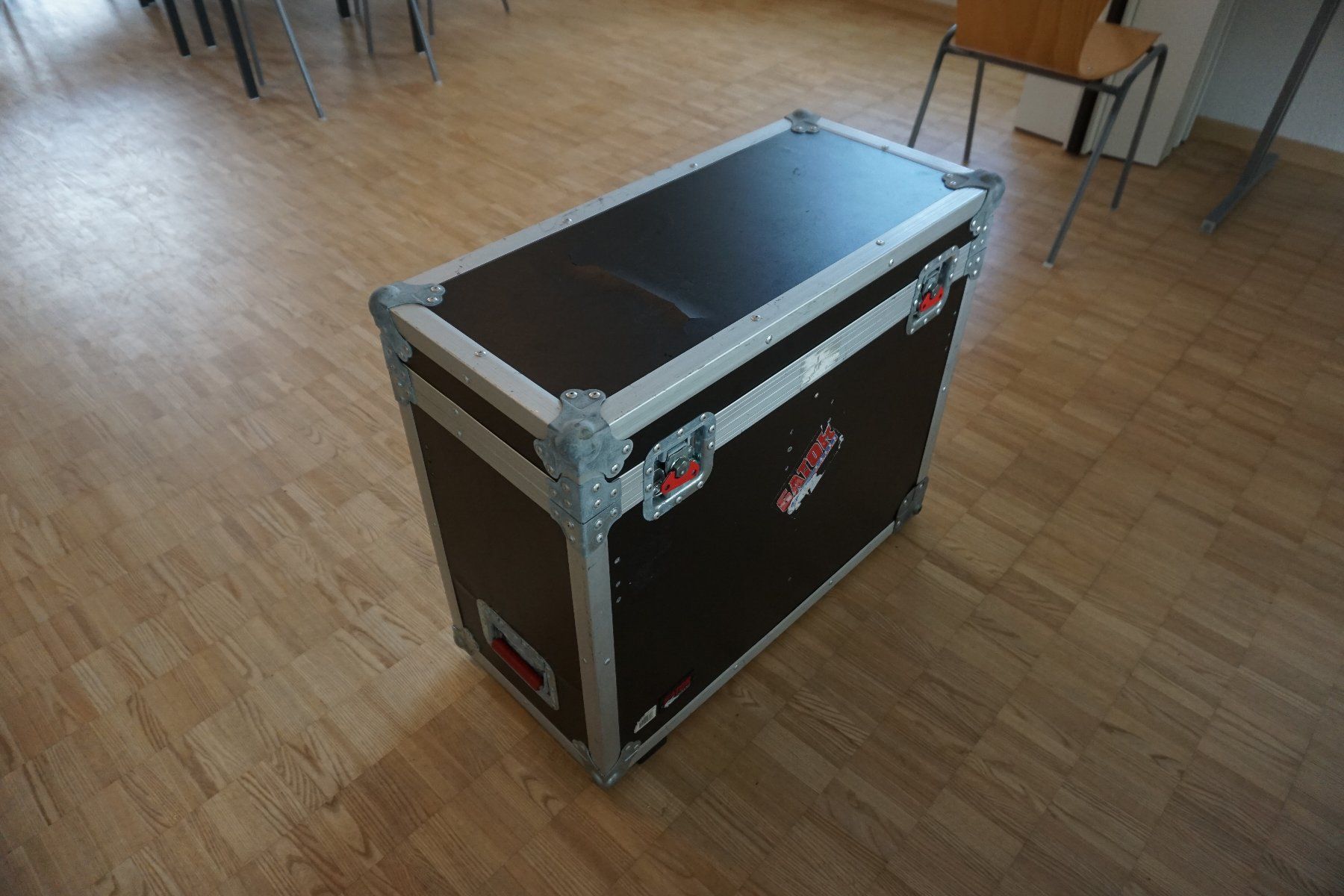 Showtec Lampade: 2x ShowTec indigo 4500 mit Transportkiste – Usato da Gächlingen venduto da Samuel-Hafen 4