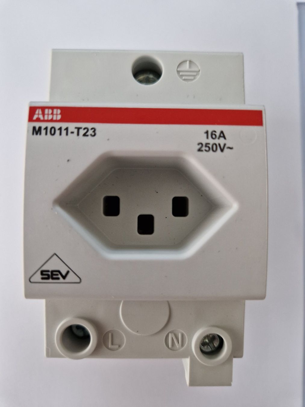 Spine: ABB Typ 23 Steckdose Din Schiene – Nuovo (secondo la descrizione) da Steinen venduto da Stromer14