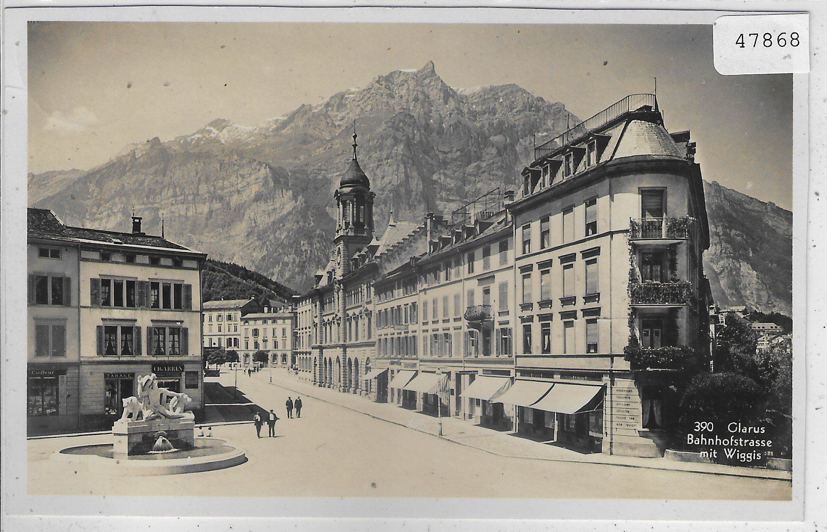 Cartoline postali: Glarus - Bahnhofstrasse mit Wiggis – Usato da Ettingen venduto da Kartenplanet