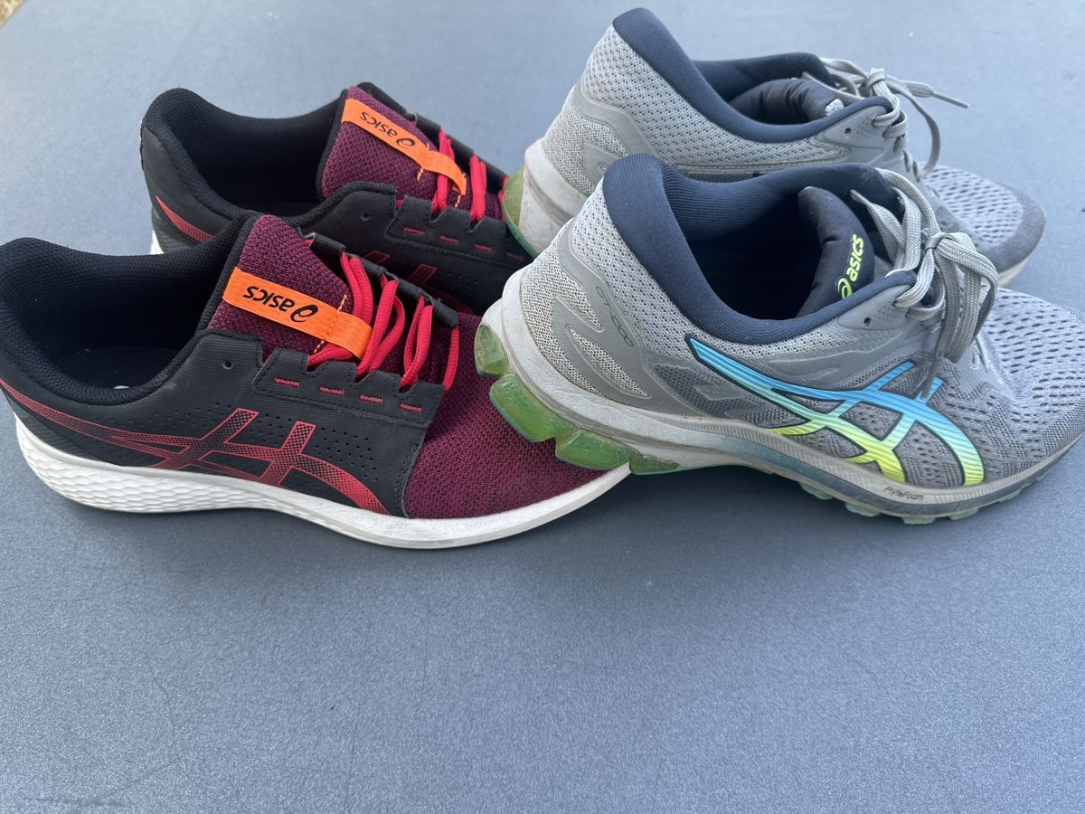 Asics Scarpe da uomo: Asics Laufschuhe Herren Grösse 47 Grau/Blau – Usato da Port venduto da lebaron82