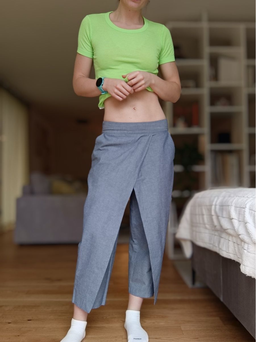 Zara Pantalons: ZARA BLAUE STOFFHOSE, TULPENSCHNITT – D'occasion à Zürich par dbu_s8p2