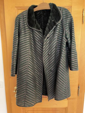 Manteau en mouton retourné ( NEUF)