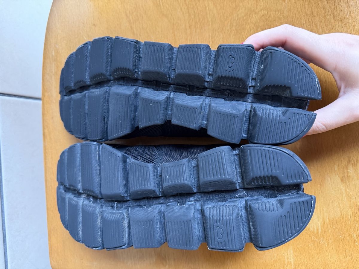 On Scarpe da donna: On Cloud schwarz – Grösse 38.5 – Usato da Pfäffikon ZH venduto da J.R.1989 1