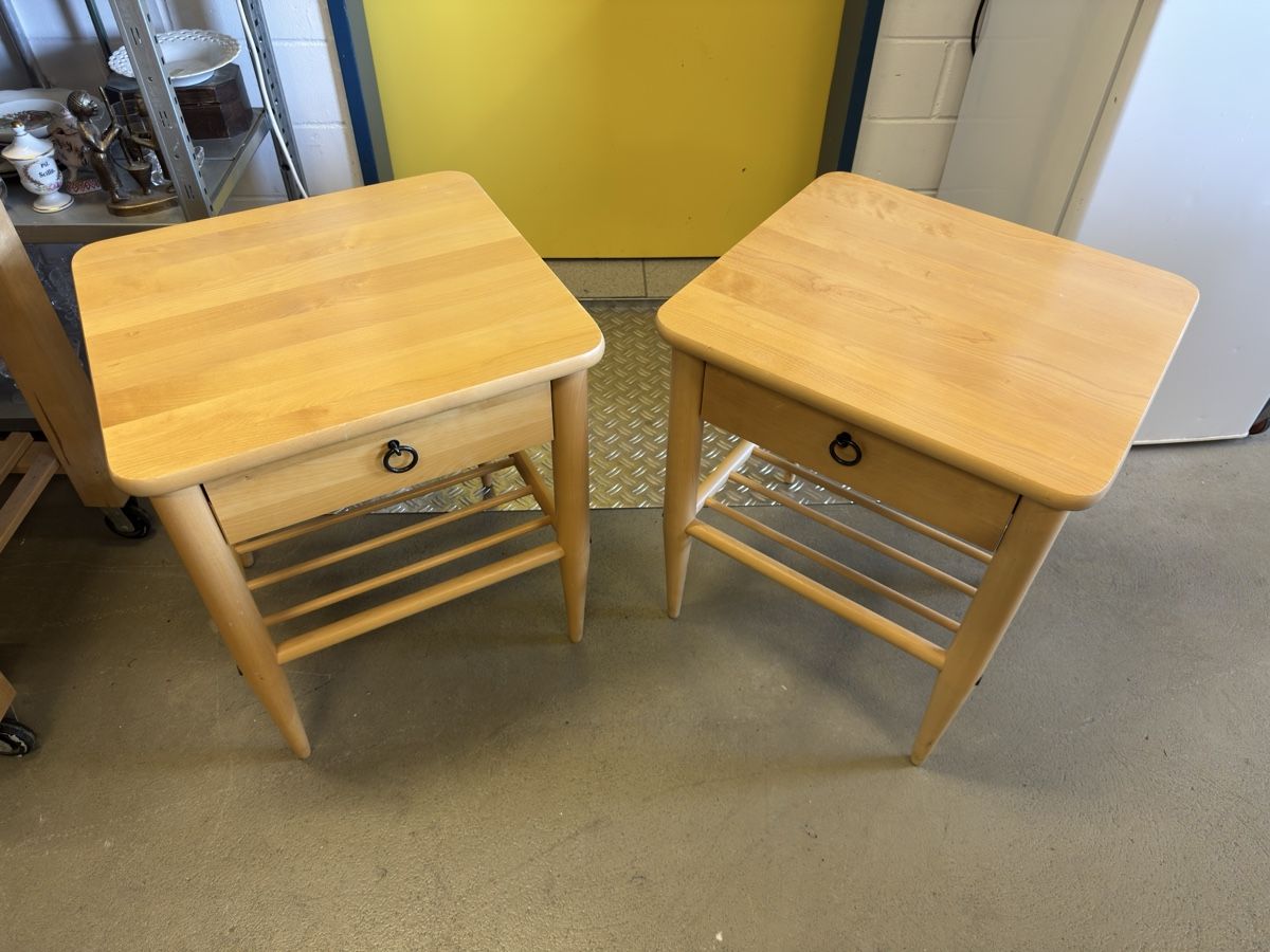 Comodini: 2 Stück Nachttisch/ Beistelltisch – Usato da Strengelbach venduto da RaenAntikDesign 1
