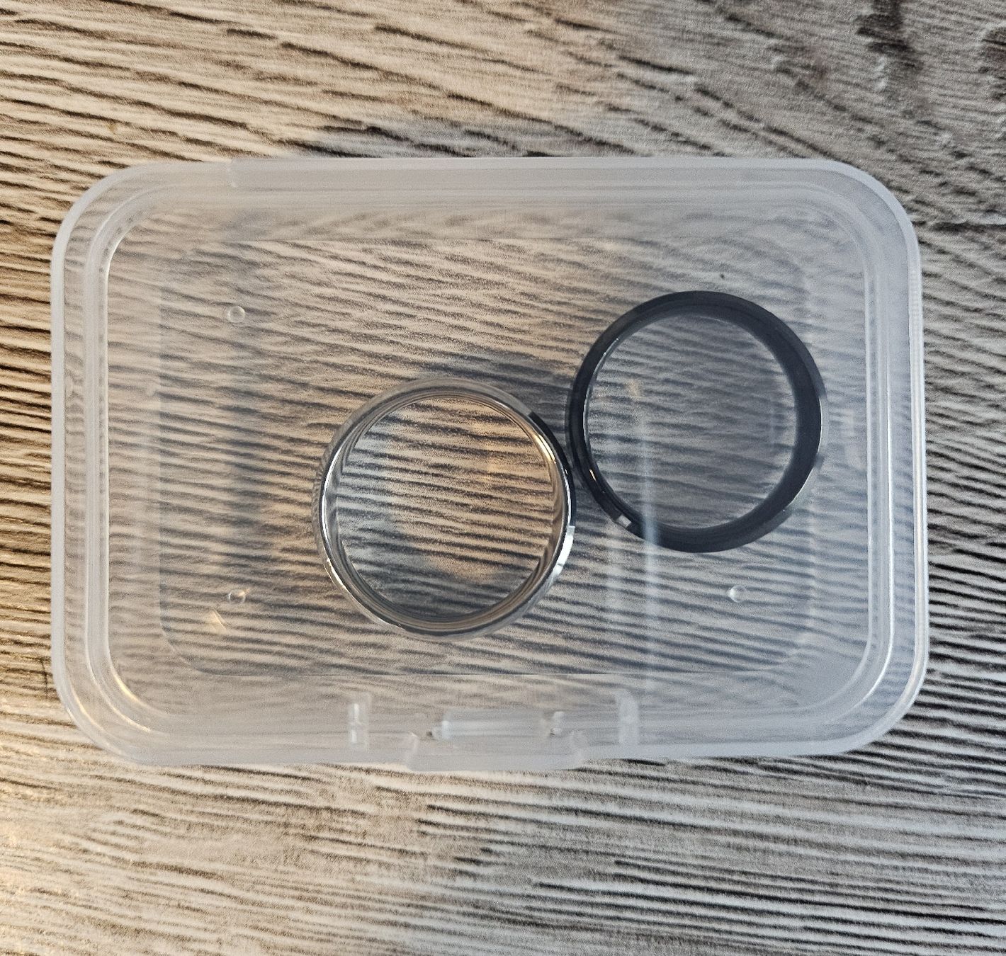 Anelli: Silberfarbener & schwarzer Ring, zeitlos, neu! – Nuovo e nell'imballaggio originale da Hunzenschwil venduto da nudget 3