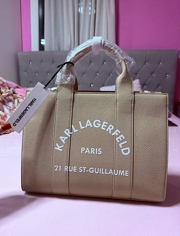 Taschen für Damen: Karl Lagerfeld Tasche – Neu und originalverpackt aus Wil SG von Annaleiin1420