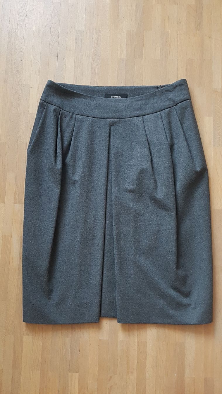 Kostüme: STEFANEL Damen Kostüm Gr. 40 anthrazit 3-teilig – Gebraucht aus Triesen von Vanlie 4