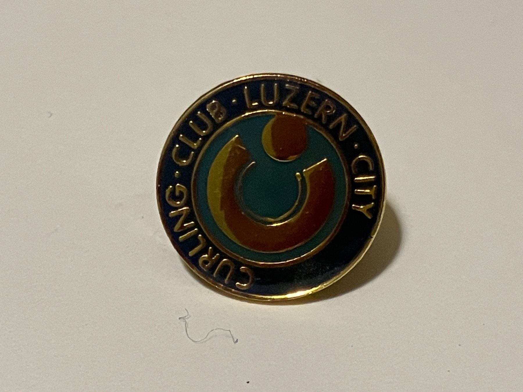Placchette & Badge: Pin Curling Club Luzern – Usato da Basel venduto da djwwpp