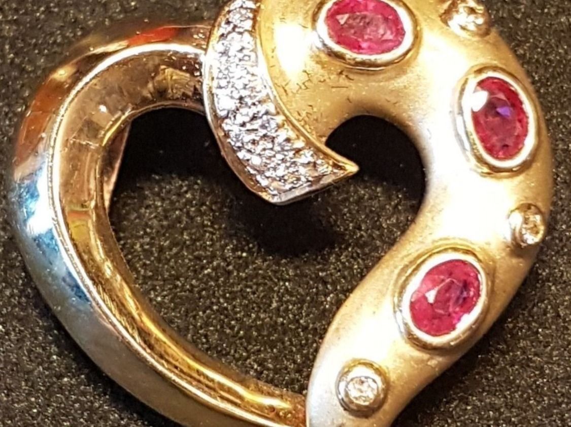 Pendentifs: Edles Designer Herz mit 3 Rubinen – Neuf (Voir description) à Unterägeri par Altgoldschmuck 4