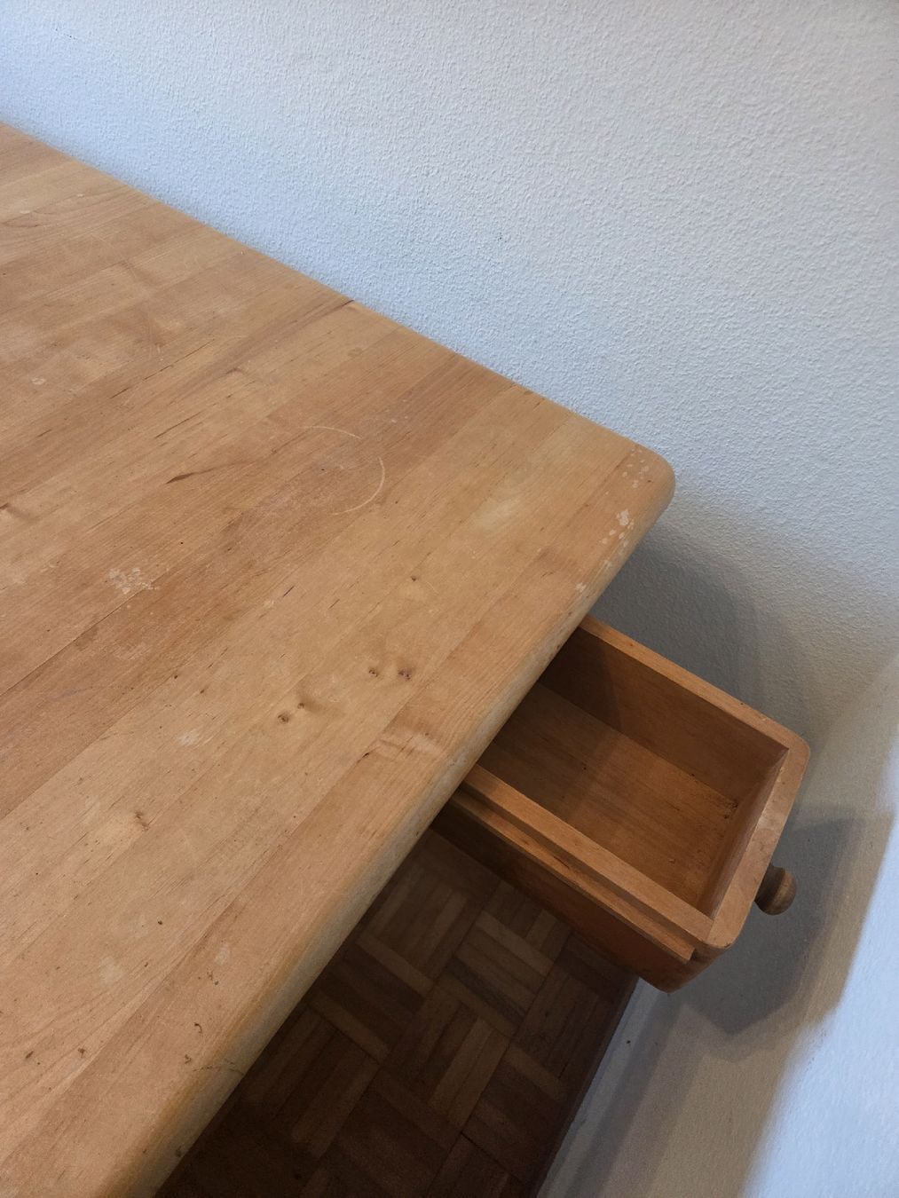 Tavoli: GRATIS Massiver Holz Tisch mit Schubladen – Usato da Winterthur venduto da Veteran-67 1