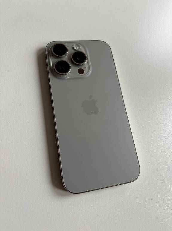 Handys / Smartphones: iPhone 15 Pro 256GB  – Neu und originalverpackt aus Stansstad von Martman19 1