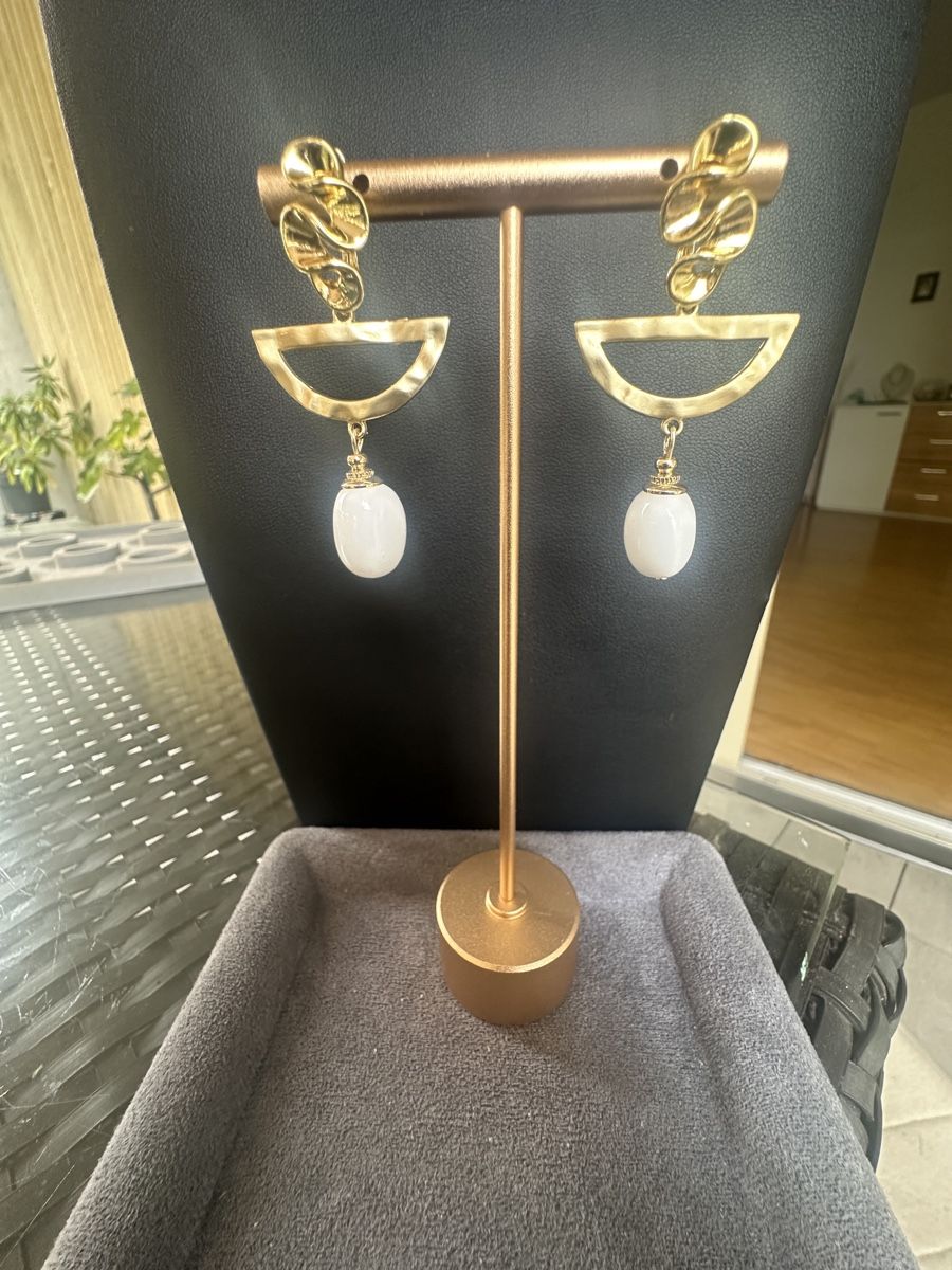 Orecchini pendenti & Orecchini a lobo: Ohrringe mit Weisser Achat. Handarbeit  – Nuovo e nell'imballaggio originale da Kriens venduto da Hortensie6
