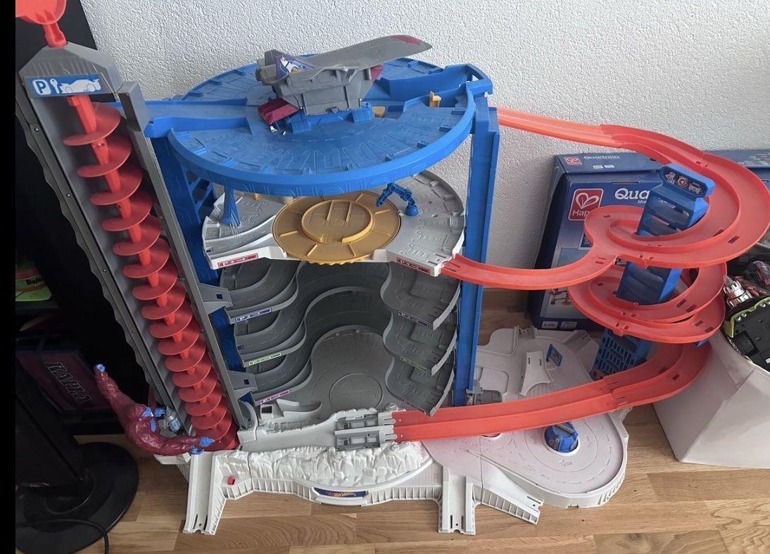 Hot Wheels Giocattoli: Hot Wheels Super Ultimate Garage – Usato da Grenchen venduto da alain77 1