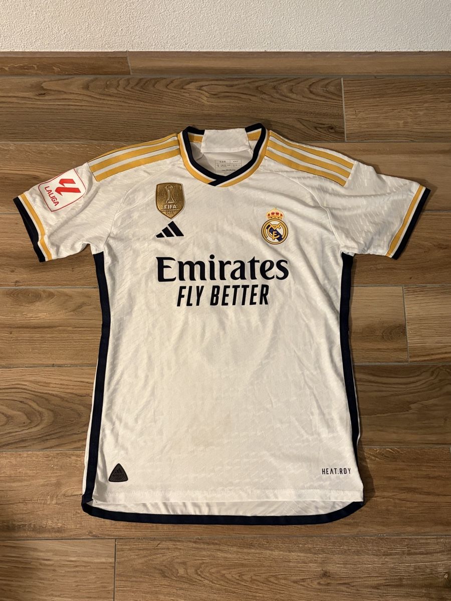Real Madrid Leibchen & Hosen: Real Madrid Trikot Bellingham #5, Saison 23/24, Grösse M – Neu (gemäss Beschreibung) aus Teufen AR von pecman1