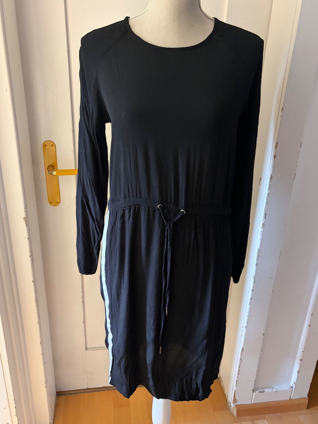 Vestiti: Sportliches Kleid von Minimum – Usato da Schaffhausen venduto da _queen_c