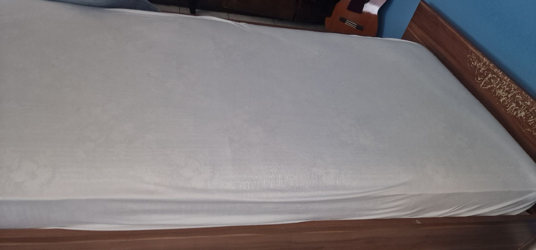 Letti: Single Wooden Bed Frame - Great Condition . – Usato da fislisbach venduto da Rukhsana