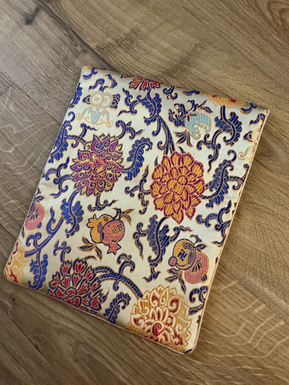 Covers & Borse: Traditional Chinese Silk iPad cover – Nuovo (secondo la descrizione) da Brugg AG venduto da Magna3 1