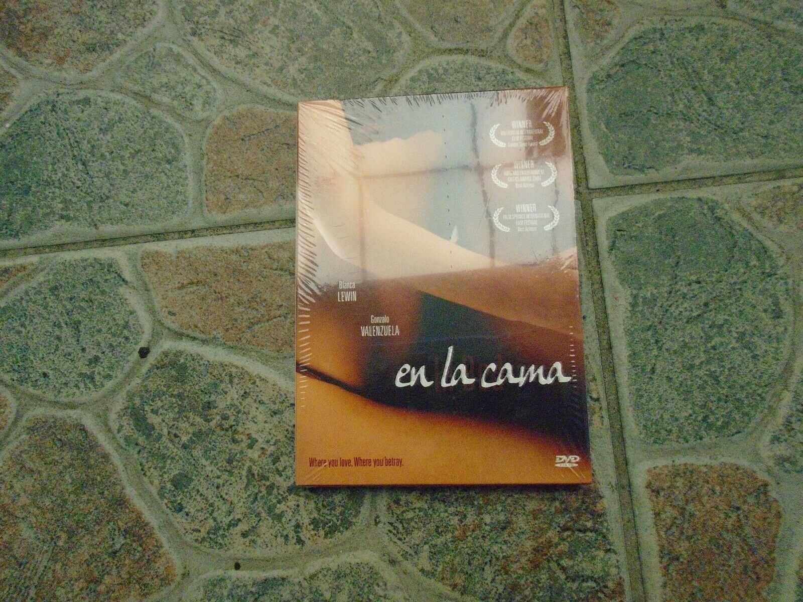 Tutti i DVDs: En la cama in Bed im Bett DVD NEUWARE – Nuovo e nell'imballaggio originale da Olten venduto da Disc-Ausverkauf