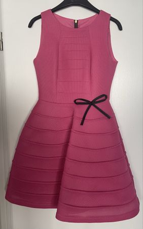 Structured pink cocktail dress with bow detail 36