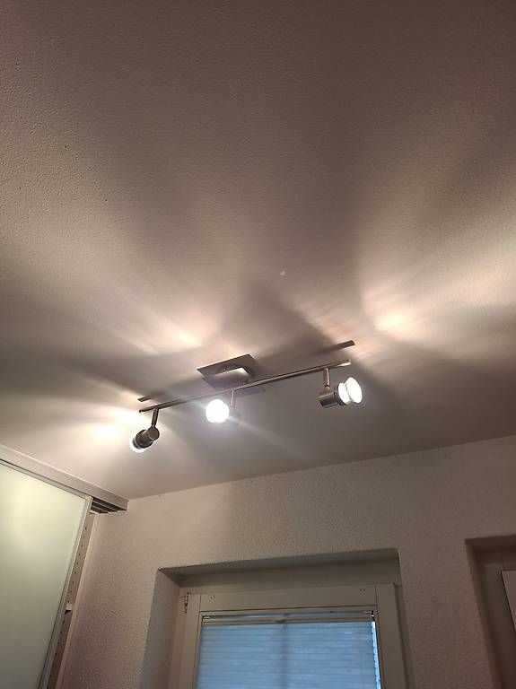 Lampen: Aluminiumleuchte mit 3 Leuchtmitteln – Gebraucht aus Niederuzwil von Liberatopixel