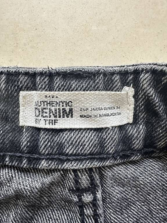 Jeans: Schwarze Jeans Short, Grösse 34  – Usato da Kehrsatz venduto da aik_w2jm 2