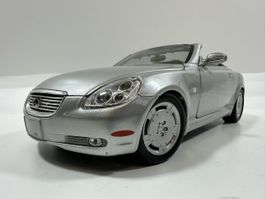 Lexus SC430 1:18, silbrig, MAISTO