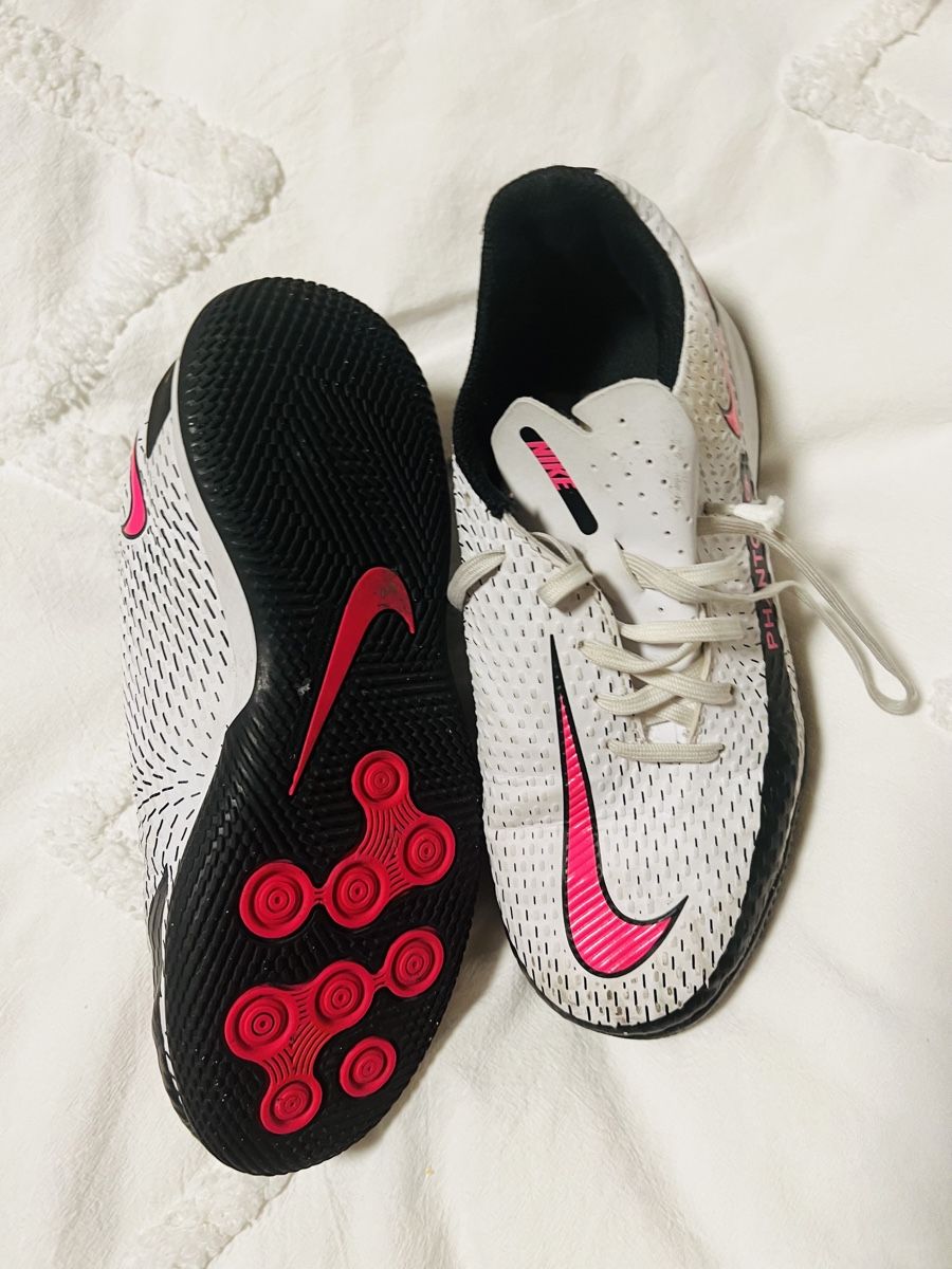 Nike Scarpe per ragazze: Chaussures foot fille Nike Phantom taille 34 – Usato da La Chaux-de-Fonds venduto da Sabinchenn