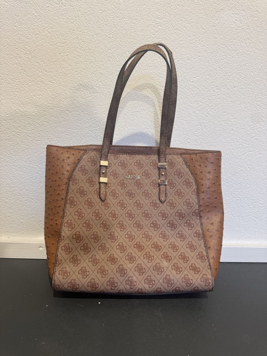 Guess Taschen für Damen: Guess Tasche Cognac – Gebraucht aus Muri b. Bern von ann_g287