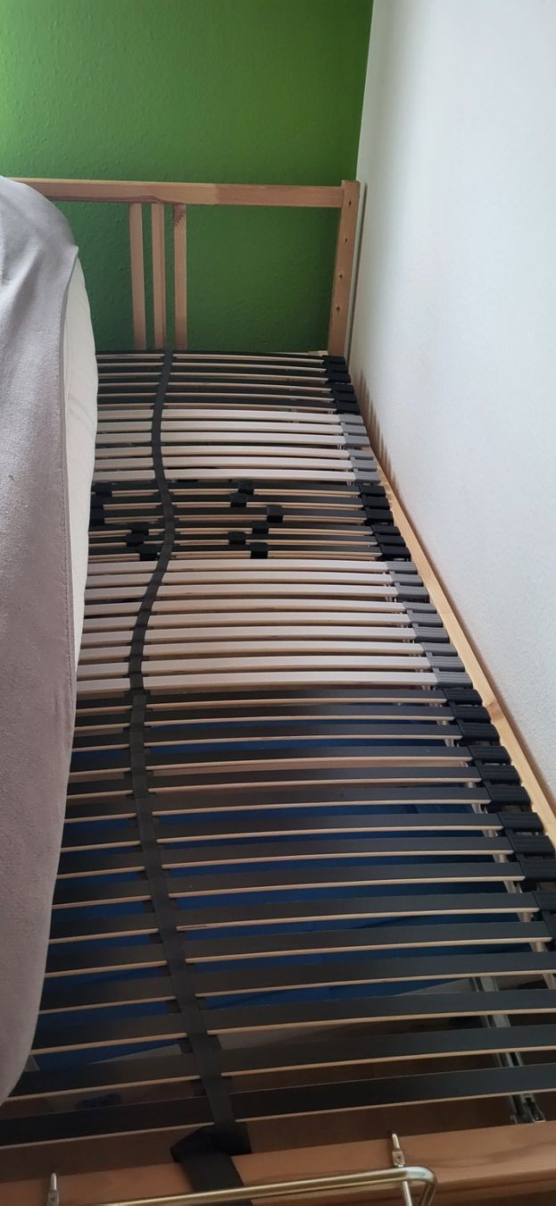 Ikea Betten: Bett mit Holzrahmen – Gebraucht aus Oetwil am See von porzellandi66 1