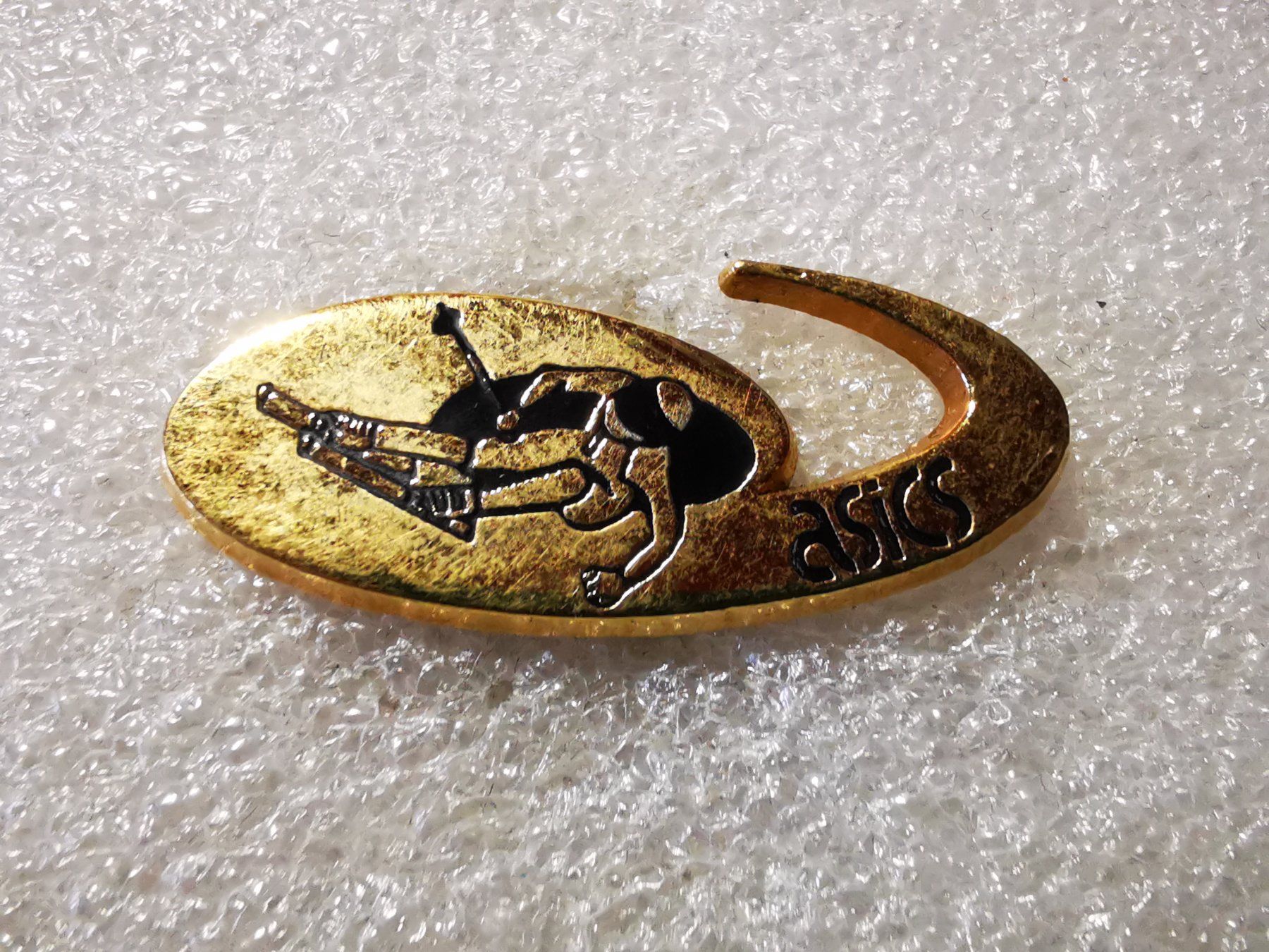 Placchette & Badge: Ansteckpin 141: Asics – Usato da Oppligen venduto da Pin-Fall-Shop