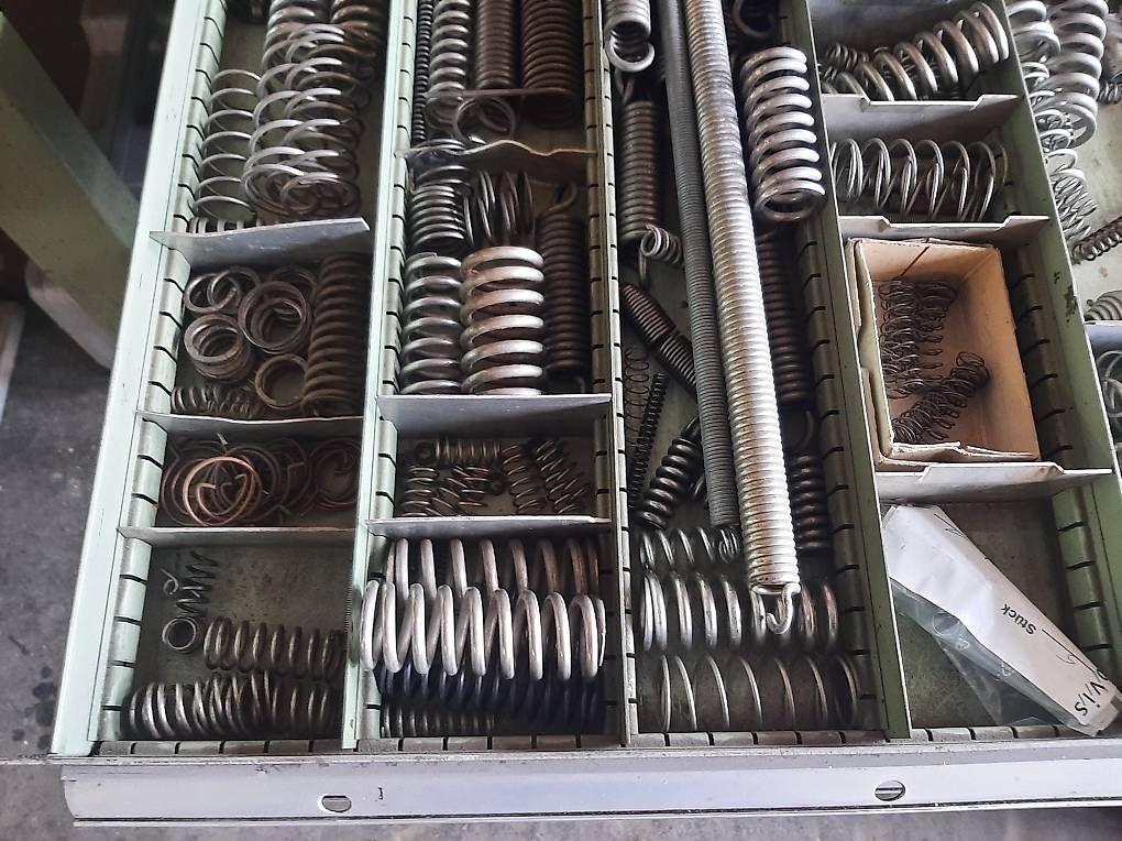 Altro per industria metallurgica: Lot div. Federn – Nuovo (secondo la descrizione) da Münsingen venduto da sttech 4