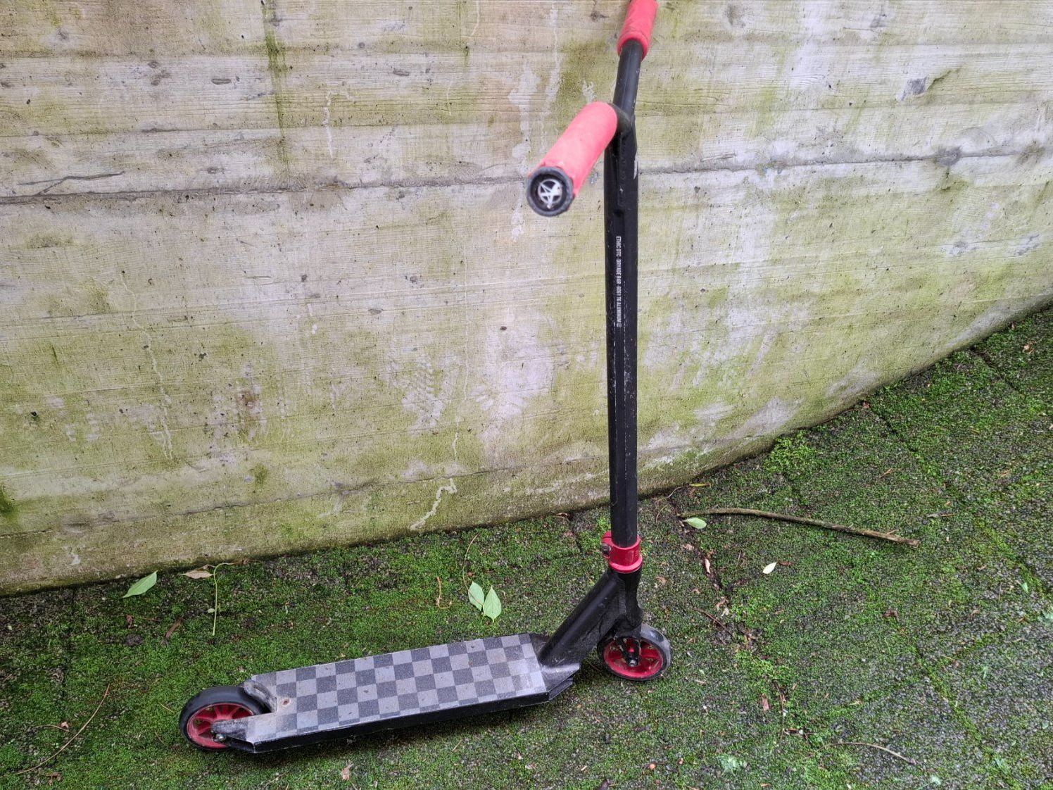 Kickboard: ethic erawan Stunt Scooter mit einem leichterem Deck – Usato da Wil SG venduto da Jingels