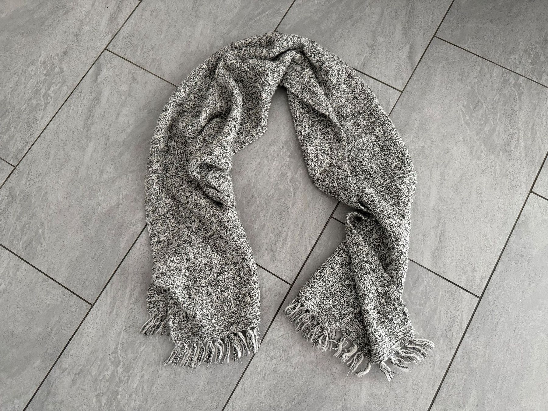 Foulard & Sciarpe: Strick-Schal mit Fransen - Länge 165 cm – Usato da Bülach venduto da Loredana13